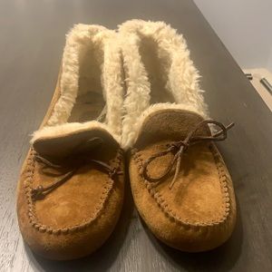 UGG size 8 women’s bootie slippers